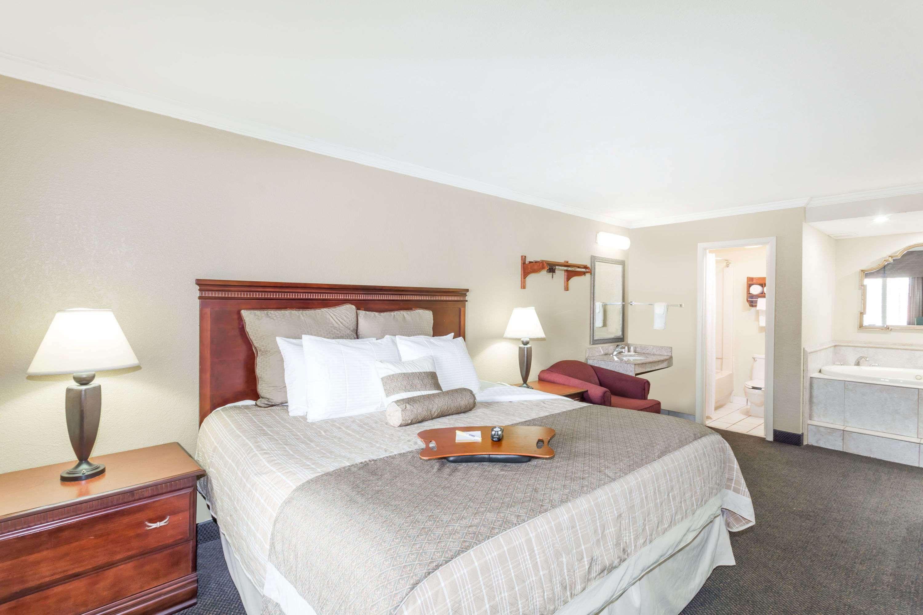 Days Inn By Wyndham Destin Buitenkant foto