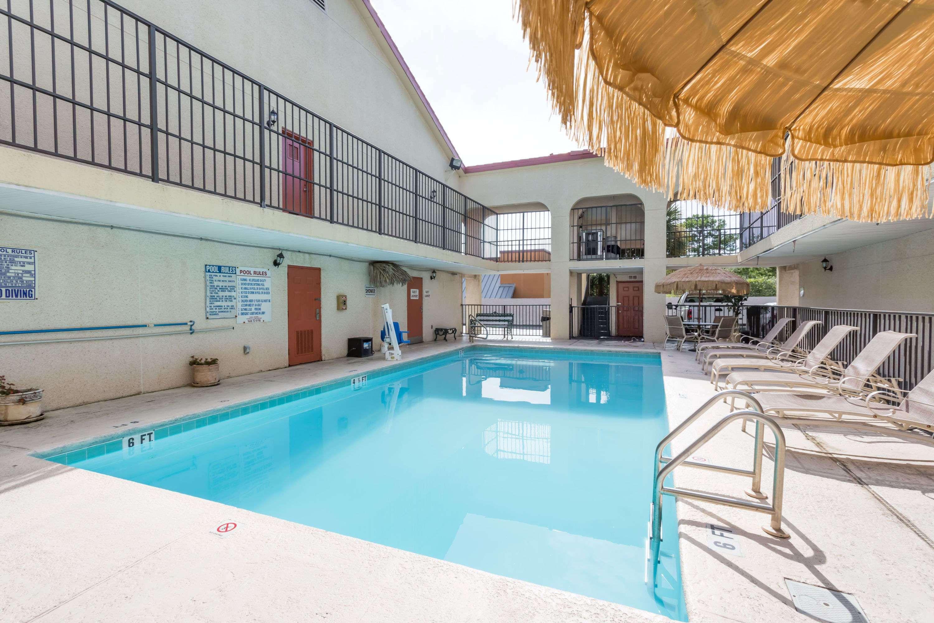 Days Inn By Wyndham Destin Buitenkant foto